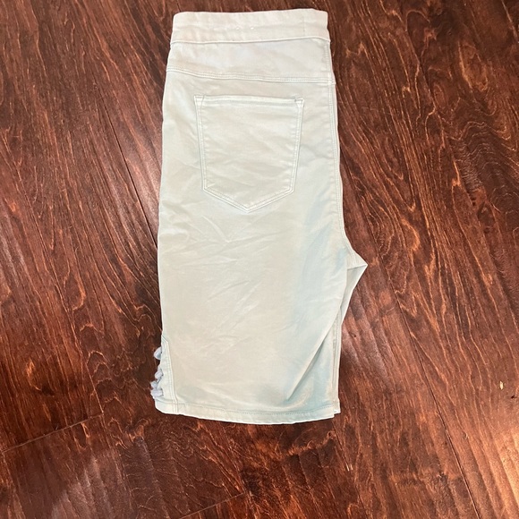 *Aqua* Tribal Jeans Audrey Mid Rise Short Size 10 Aqua Color - Picture 8 of 8